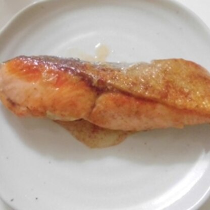 たいてい焼き鮭にするのですが、たまにはムニエルも良いですね❤
皮パリパリ、身はしっとりで美味しかったです(*^.^*)